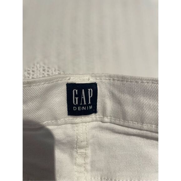 Gap Bermuda Shorts (SZ 33) - Picture 2 of 4